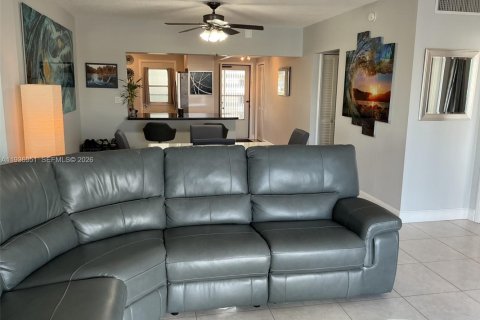 Condominio en alquiler en Hallandale Beach, Florida, 2 dormitorios, 95.69 m2 № 2059806 - foto 18