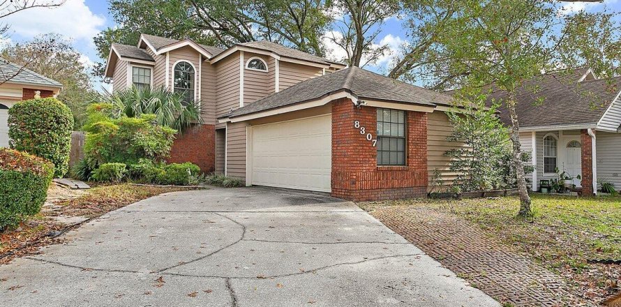 House in Jacksonville, Florida 2 bedrooms, 141.49 sq.m. № 883053