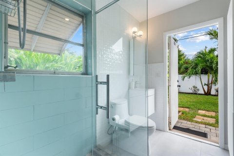 House in Wilton Manors, Florida 2 bedrooms, 108.14 sq.m. № 2247097 - photo 25