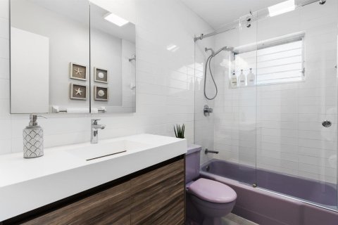 House in Wilton Manors, Florida 2 bedrooms, 108.14 sq.m. № 2247097 - photo 24