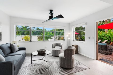 House in Wilton Manors, Florida 2 bedrooms, 108.14 sq.m. № 2247097 - photo 12
