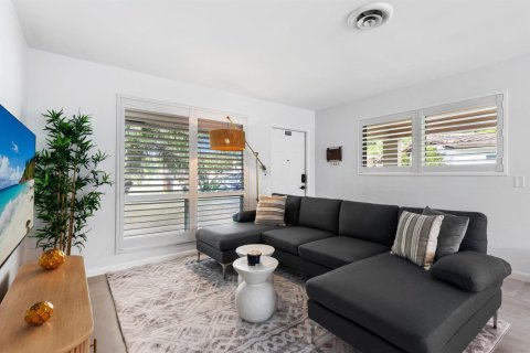 House in Wilton Manors, Florida 2 bedrooms, 108.14 sq.m. № 2247097 - photo 5