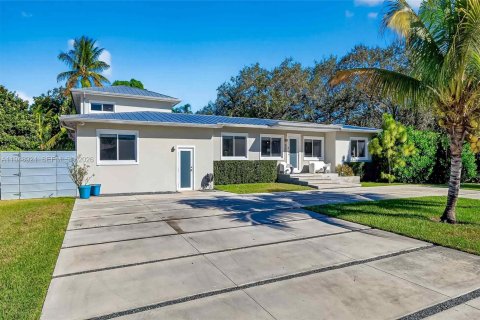 Купить виллу или дом в Бискейн-Парк, Флорида 5 спален, 361.2м2, № 2006377 - фото 2