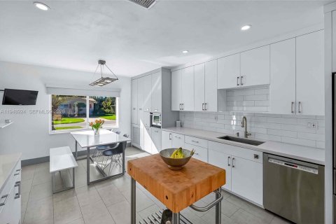 Купить виллу или дом в Бискейн-Парк, Флорида 5 спален, 361.2м2, № 2006377 - фото 14