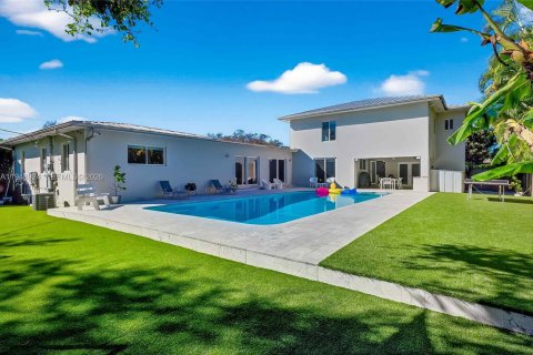 Casa en Biscayne Park, Florida 5 dormitorios, 361.2 m2 № 2006377