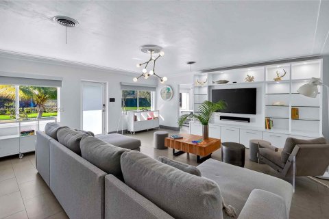 Купить виллу или дом в Бискейн-Парк, Флорида 5 спален, 361.2м2, № 2006377 - фото 8