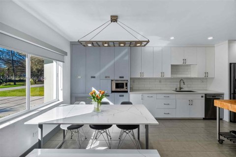 Купить виллу или дом в Бискейн-Парк, Флорида 5 спален, 361.2м2, № 2006377 - фото 16