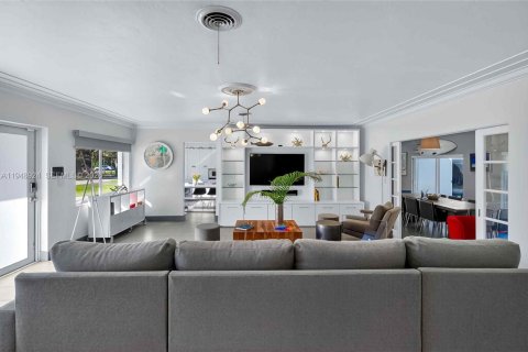 Купить виллу или дом в Бискейн-Парк, Флорида 5 спален, 361.2м2, № 2006377 - фото 9