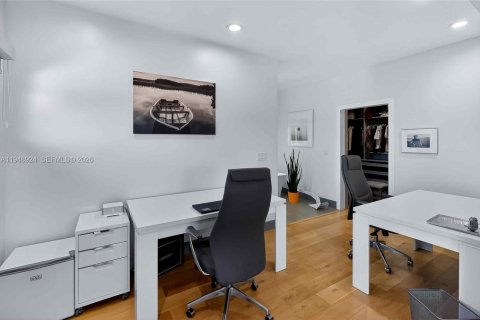 Купить виллу или дом в Бискейн-Парк, Флорида 5 спален, 361.2м2, № 2006377 - фото 28