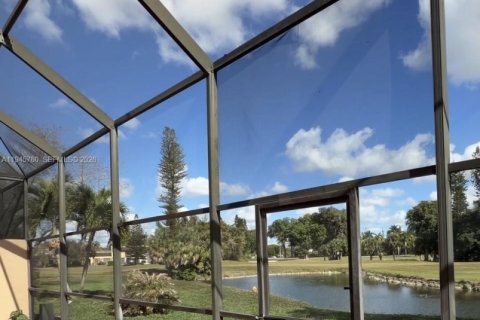 Copropriété à louer à Doral, Floride: 3 chambres, 141.58 m2 № 2006163 - photo 2