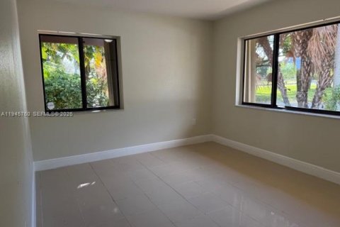 Copropriété à louer à Doral, Floride: 3 chambres, 141.58 m2 № 2006163 - photo 3