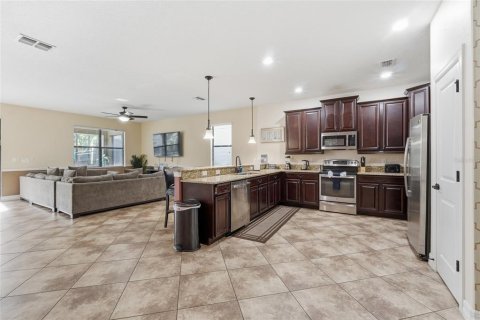 House in Davenport, Florida 8 bedrooms, 363.15 sq.m. № 2098242 - photo 26