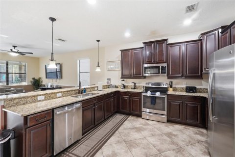 House in Davenport, Florida 8 bedrooms, 363.15 sq.m. № 2098242 - photo 28