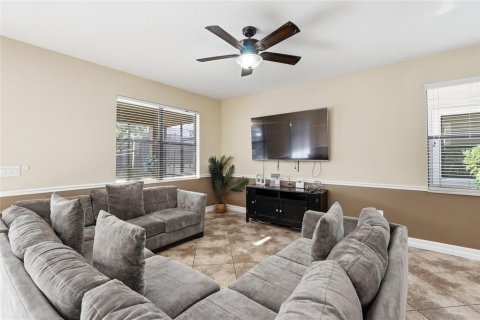 House in Davenport, Florida 8 bedrooms, 363.15 sq.m. № 2098242 - photo 30
