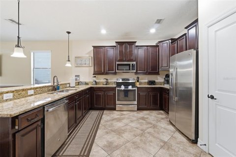 House in Davenport, Florida 8 bedrooms, 363.15 sq.m. № 2098242 - photo 25
