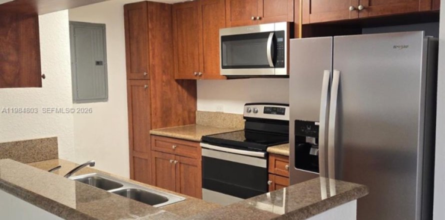 Кондоминиум с 2 спальнями в Майами, Флорида № 2045871