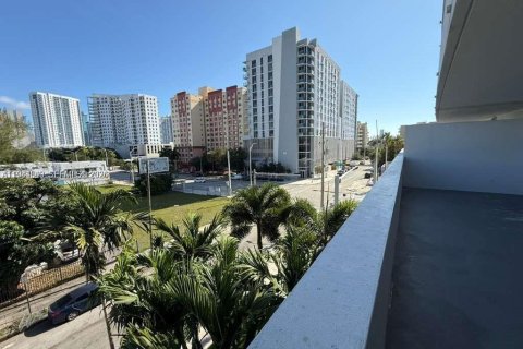 Купить кондоминиум в Майами, Флорида 2 спальни, 91.23м2, № 2045871 - фото 9