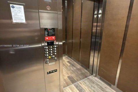 Купить кондоминиум в Майами, Флорида 2 спальни, 91.23м2, № 2045871 - фото 14