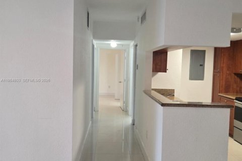 Купить кондоминиум в Майами, Флорида 2 спальни, 91.23м2, № 2045871 - фото 2