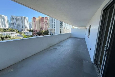 Купить кондоминиум в Майами, Флорида 2 спальни, 91.23м2, № 2045871 - фото 10