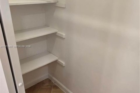 Casa en alquiler en Miami, Florida, 4 dormitorios, 223.62 m2 № 2040838 - foto 26