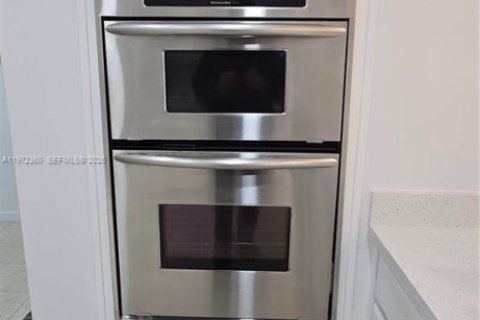 Casa en alquiler en Miami, Florida, 4 dormitorios, 223.62 m2 № 2040838 - foto 11