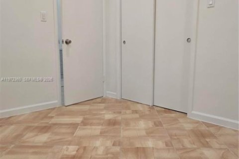 Casa en alquiler en Miami, Florida, 4 dormitorios, 223.62 m2 № 2040838 - foto 25