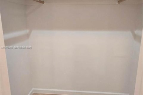 Casa en alquiler en Miami, Florida, 4 dormitorios, 223.62 m2 № 2040838 - foto 29