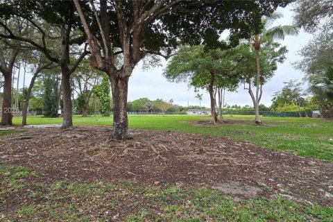 Casa en alquiler en Miami, Florida, 4 dormitorios, 223.62 m2 № 2040838 - foto 16