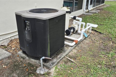 Casa en alquiler en Miami, Florida, 4 dormitorios, 223.62 m2 № 2040838 - foto 19