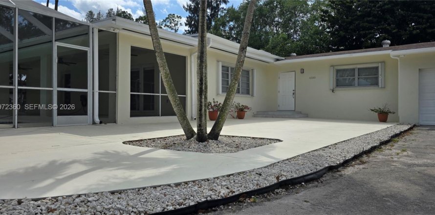 Casa en Miami, Florida 4 dormitorios, 223.62 m2 № 2040838