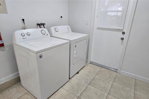 Casa en alquiler en Miami, Florida, 4 dormitorios, 223.62 m2 № 2040838 - foto 8