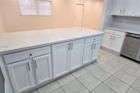 Casa en alquiler en Miami, Florida, 4 dormitorios, 223.62 m2 № 2040838 - foto 10
