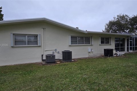 Casa en alquiler en Miami, Florida, 4 dormitorios, 223.62 m2 № 2040838 - foto 18