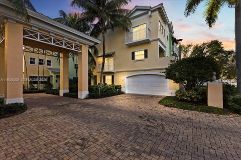 Townhouse in Fort Lauderdale, Florida 3 bedrooms, 169.64 sq.m. № 2192034 - photo 2