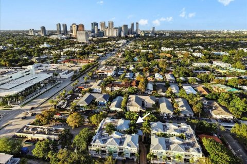 Townhouse in Fort Lauderdale, Florida 3 bedrooms, 169.64 sq.m. № 2192034