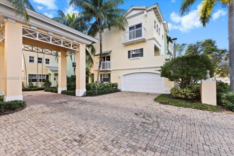 Townhouse in Fort Lauderdale, Florida 3 bedrooms, 169.64 sq.m. № 2192034 - photo 3