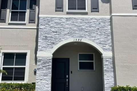 Adosado en venta en Homestead, Florida, 3 dormitorios, 137.77 m2 № 1881950 - foto 1