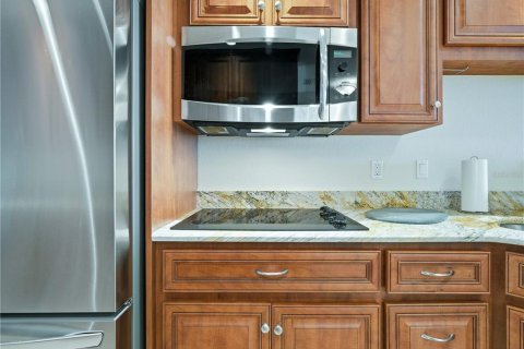 Condo in New Smyrna Beach, Florida, 2 bedrooms № 2227750 - photo 18