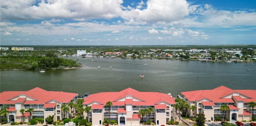 Condo in New Smyrna Beach, Florida, 2 bedrooms № 2227750