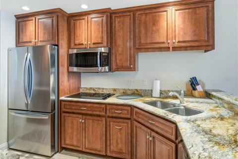 Condo in New Smyrna Beach, Florida, 2 bedrooms № 2227750 - photo 13