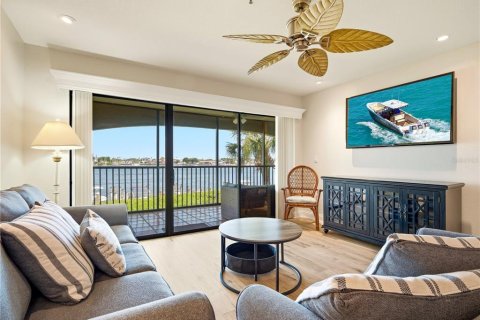 Condo in New Smyrna Beach, Florida, 2 bedrooms № 2227750 - photo 25