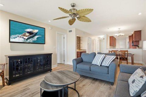 Condo in New Smyrna Beach, Florida, 2 bedrooms № 2227750 - photo 24