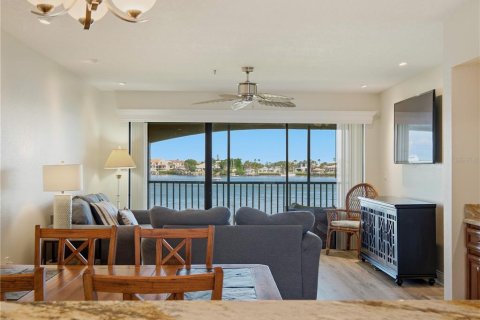 Condo in New Smyrna Beach, Florida, 2 bedrooms № 2227750 - photo 6