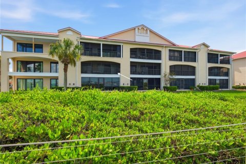Condo in New Smyrna Beach, Florida, 2 bedrooms № 2227750 - photo 3
