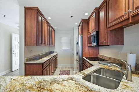 Condo in New Smyrna Beach, Florida, 2 bedrooms № 2227750 - photo 15