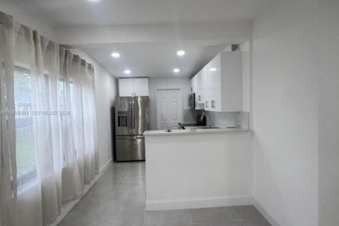 Villa ou maison à vendre à Opa-locka, Floride: 3 chambres, 90.3 m2 № 2030199 - photo 8