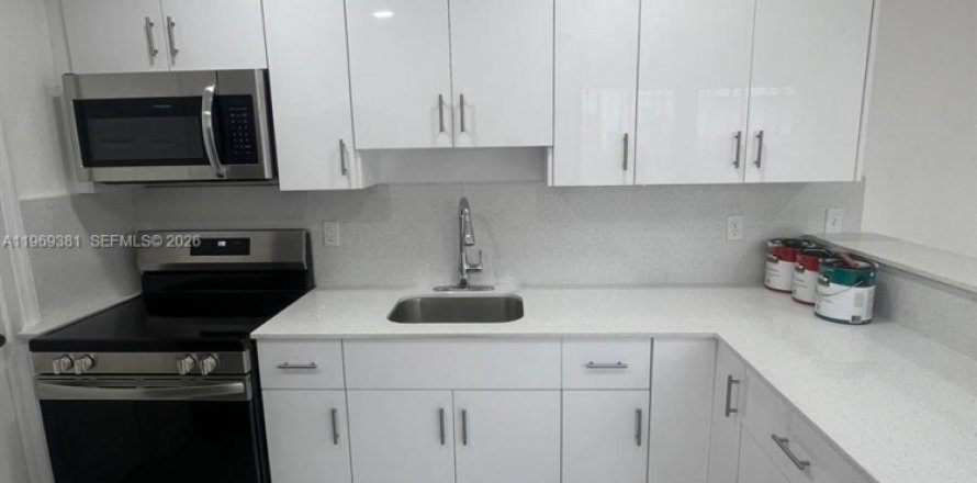 Villa ou maison à Opa-locka, Floride 3 chambres, 90.3 m2 № 2030199