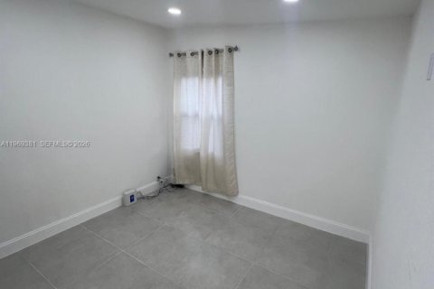 Villa ou maison à vendre à Opa-locka, Floride: 3 chambres, 90.3 m2 № 2030199 - photo 7
