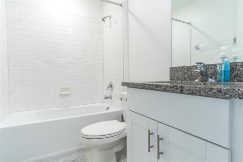 House in Lakeland, Florida 3 bedrooms, 145.02 sq.m. № 2223651 - photo 19